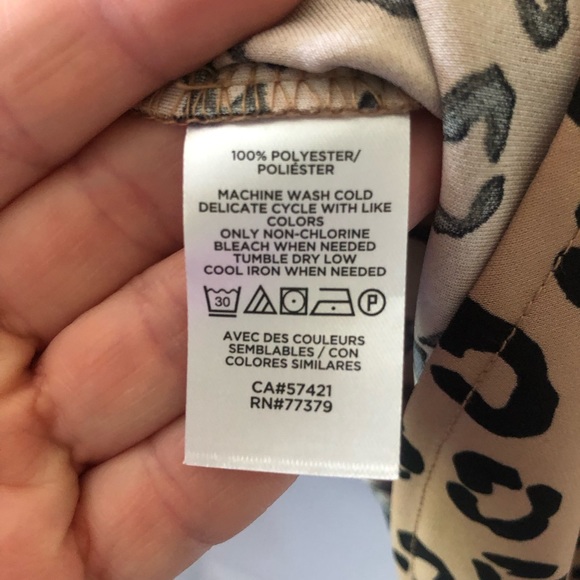 Leopard Ann Taylor pull over silky shirt - Picture 4 of 5